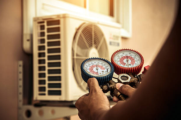 Professional Hvac Maintenance technician working in North Hollywood, CA